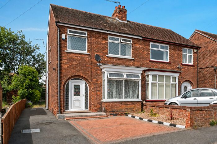 3 Bedroom Semi-Detached House For Sale In Burnham Road, Scunthorpe, DN15