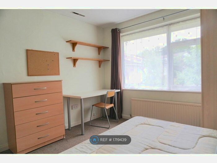 5 Bedroom Semi-Detached House To Rent In Headcorn Drive, Canterbury, CT2