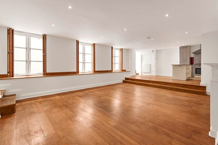 3 Bedroom Mews To Rent In Redcliffe Gardens, London, SW10