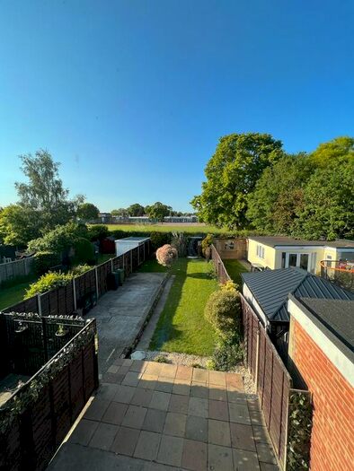 3 Bedroom Semi-Detached House To Rent In Cadmore Lane, Cheshunt, Waltham Cross, EN8