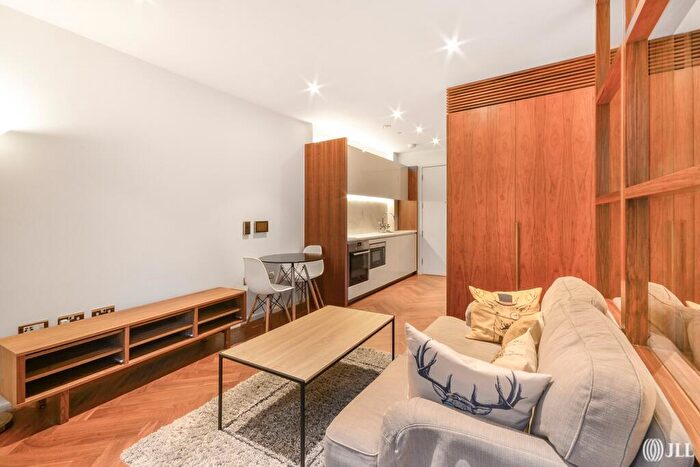 Apartment To Rent In Embassy Gardens London, SW11