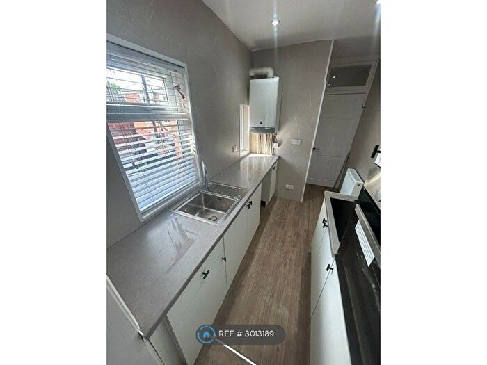 3 Bedroom Flat To Rent In Richmond Road, South Shields, NE34