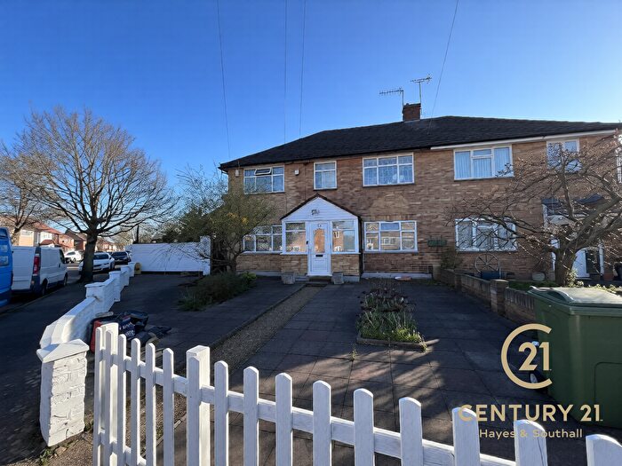 6 Bedroom Semi-Detached House For Sale In Grosvenor Avenue, UB4