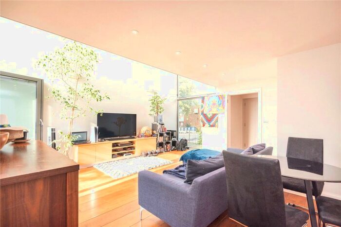 1 Bedroom Semi-Detached House To Rent In Stanford Road, London, N11