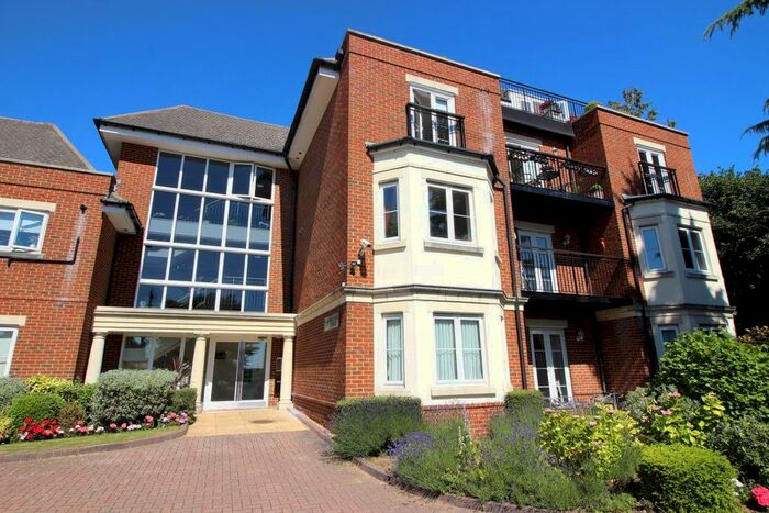 3 Bedroom Flat To Rent In Hive Road, Bushey Heath, Bushey, WD23