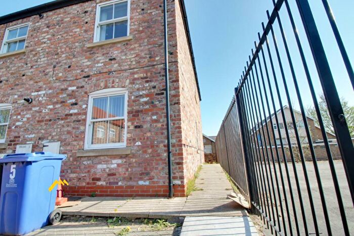 2 Bedroom Flat To Rent In Hennessey Court, Thorne, Doncaster, DN8