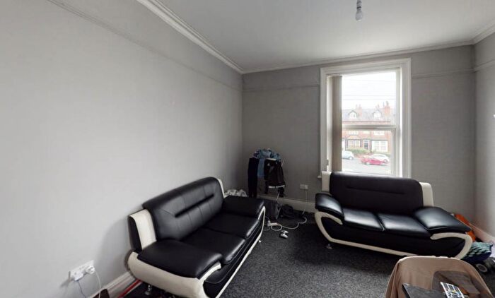 2 Bedroom Flat To Rent In Headingley Avenue, Leeds, LS6