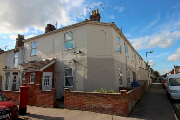 2 Bedroom Flat To Rent In Haward Street, Lowestoft, Suffolk, NR32