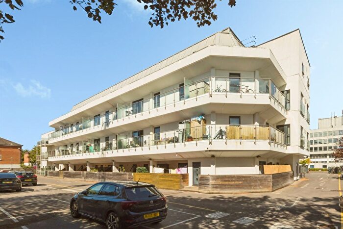 1 Bedroom Flat For Sale In Russell Way, Crawley, RH10