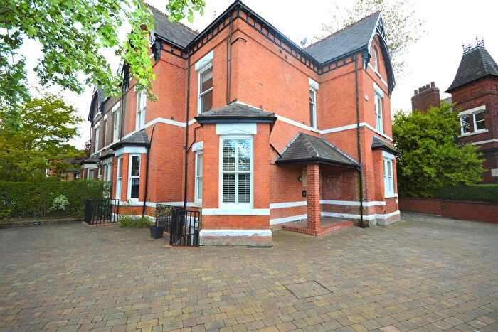 2 Bedroom Flat For Sale In Heaton Moor Road, Heaton Moor, SK4