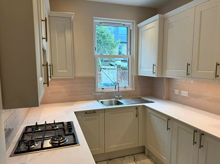 3 Bedroom Flat To Rent In Drayton Road, West Ealing, W13