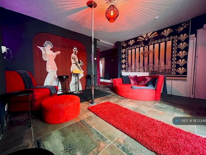 2 Bedroom Flat To Rent In Basement With Pole, Brighton, BN1