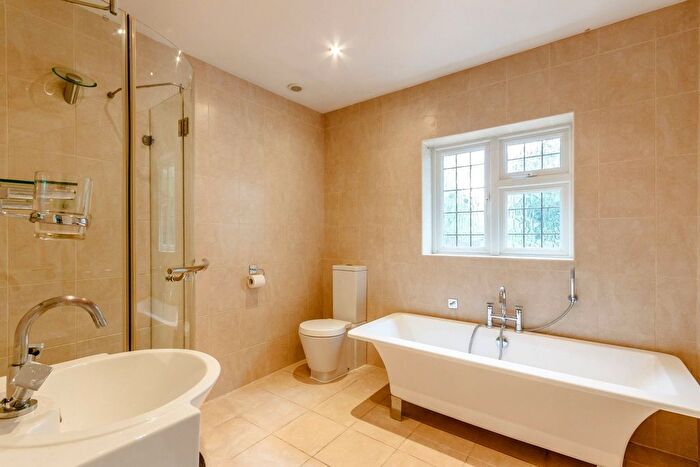 5 Bedroom Detached House For Sale In Courtleas, Cobham, KT11