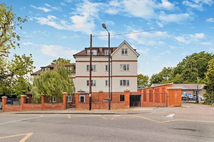 2 Bedroom Flat To Rent In West End Lane, Pinner, HA5