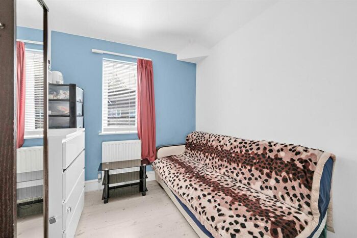 3 Bedroom End Of Terrace House For Sale In Farmfield Road, Bromley, BR1