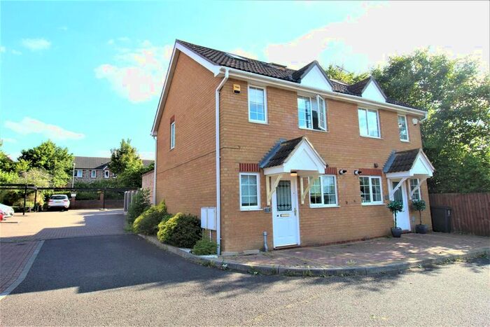 3 Bedroom Semi-Detached House To Rent In Hampton Close, Chafford Hundred, Grays, RM16