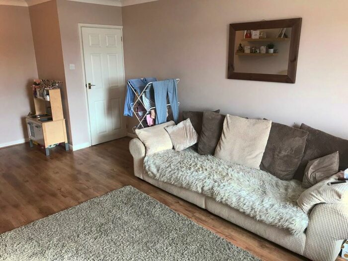 2 Bedroom Flat To Rent In Kennerleigh Road, Rumney, Cardiff, CF3