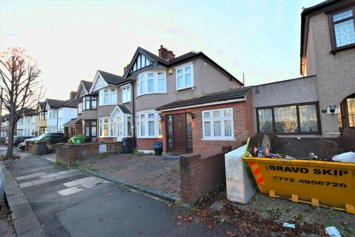 4 Bedroom Property To Rent In Primrose Avenue, Romford RM6