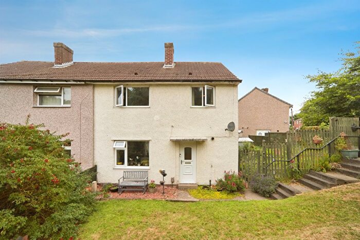3 Bedroom Semi-detached House For Sale In Silk Mill Bank, Leeds, LS16