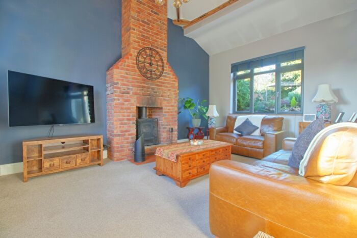 4 Bedroom End Of Terrace House For Sale In Carter Street, Uttoxeter, ST14