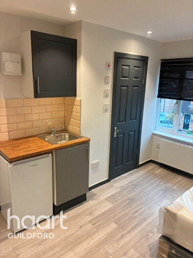 1 Bedroom Flat To Rent In Raymond Crescent, Guildford, GU2