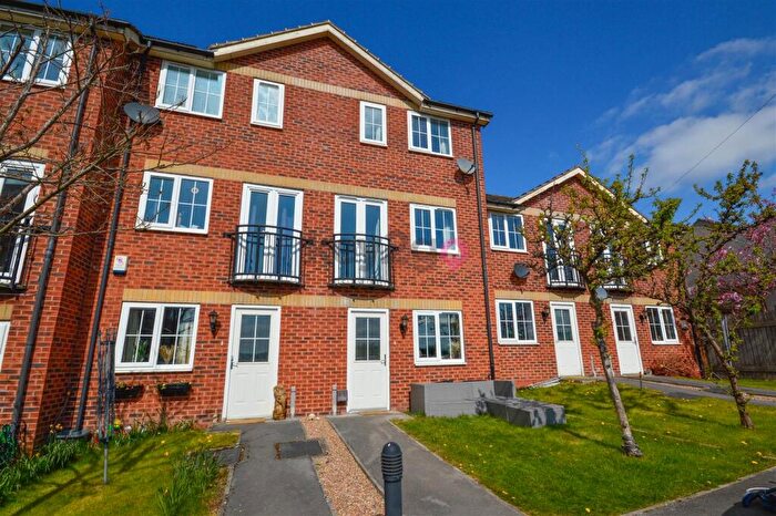 3 Bedroom Town House For Sale In Royal Oak Court, Mastin Moor, Chesterfield, S43