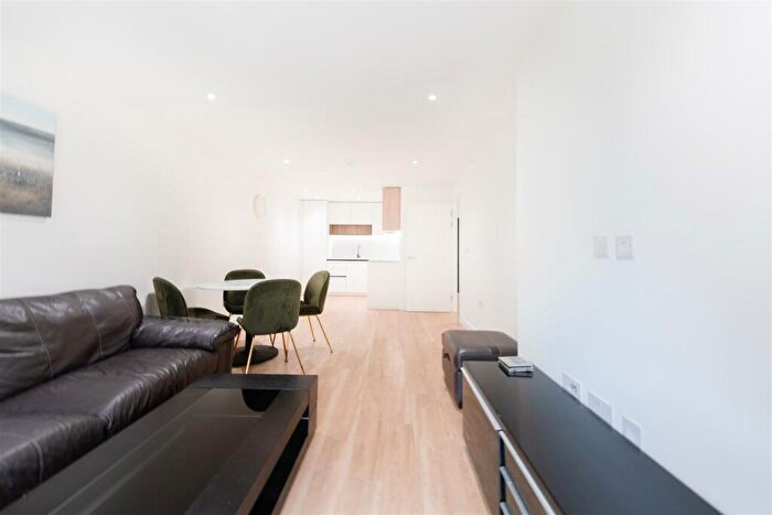 2 Bedroom Apartment To Rent In Beaufort Square, London, NW9