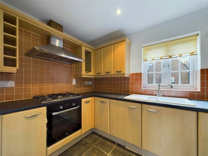 2 Bedroom Flat For Sale In Kipling Close, Warley, Brentwood, Essex, CM14