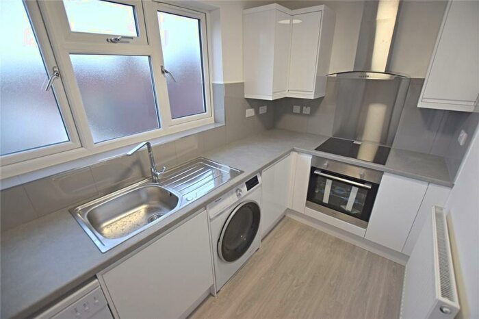 Apartment To Rent In Sundridge Place, Croydon, CR0