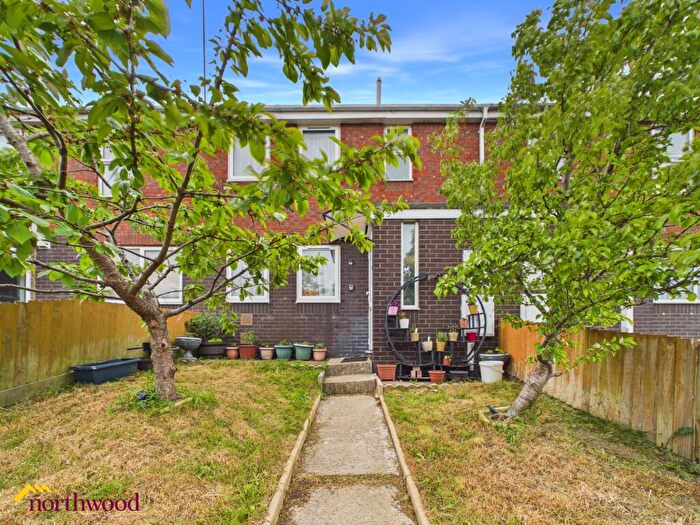 3 Bedroom Terraced House For Sale In Hearthway, Banbury, OX16