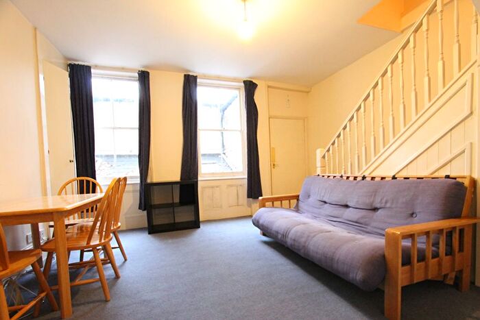 2 Bedroom Flat To Rent In Silk Mews, Kennington, London., SE11