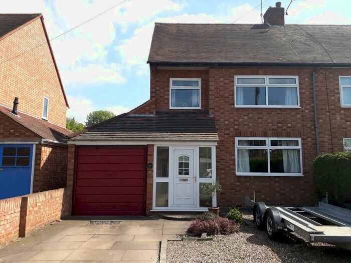 3 Bedroom Semi-Detached House To Rent In Kingston Avenue, Worcester, WR3