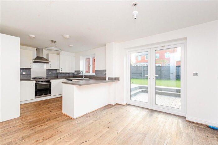 4 Bedroom Detached House For Sale In Dunnock Drive, Chattenden, Rochester, Kent, ME3