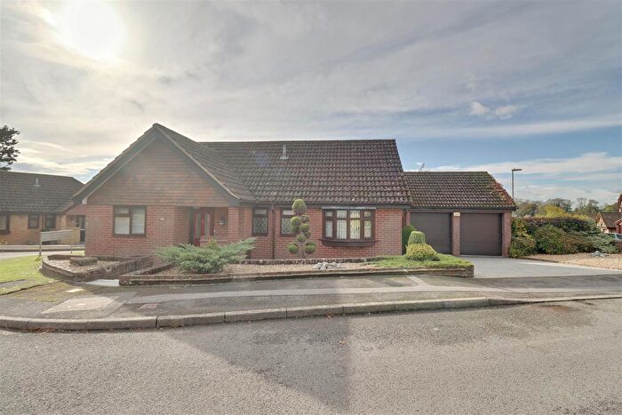 3 Bedroom Detached Bungalow For Sale In Loxwood Road, Waterlooville, PO8