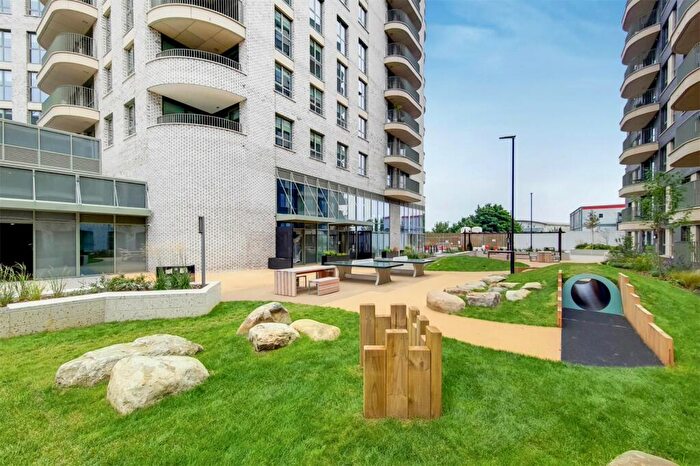 2 Bedroom Apartment To Rent In Green Street, London, NW10