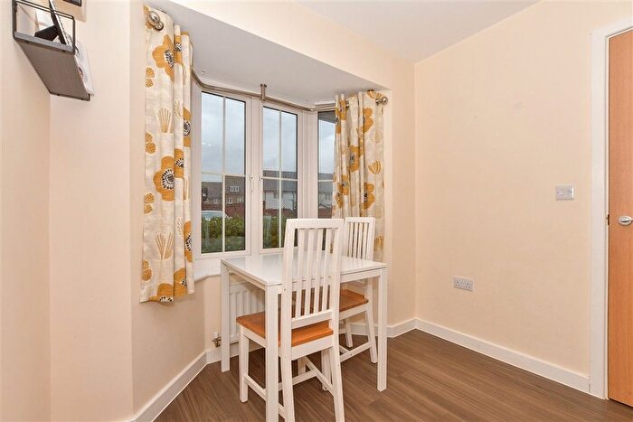 3 Bedroom Link Detached House For Sale In Nuthatch Drive, Finberry, Ashford, Kent, TN25