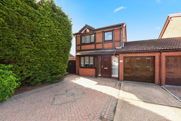 3 Bedroom Link Detached House For Sale In Clerke Drive, Kemsley, Sittingbourne, ME10
