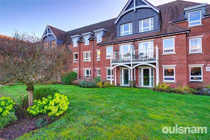 2 Bedroom Flat For Sale In Hanbury Road, Droitwich, Worcestershire, WR9