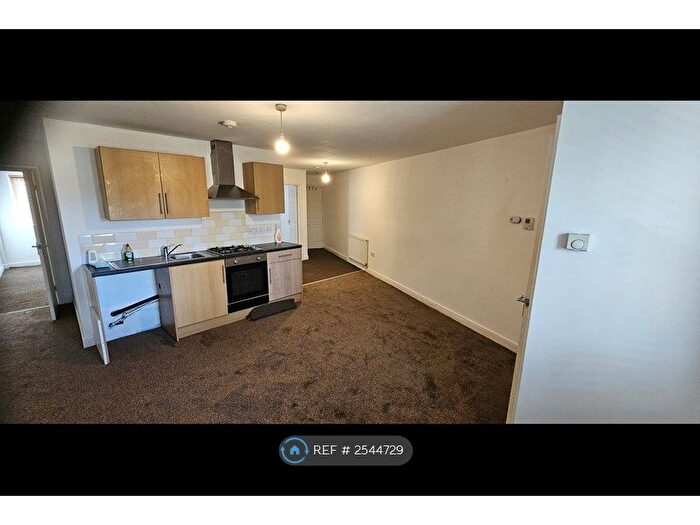 2 Bedroom Flat To Rent In Roshan House, Carlton, Nottingham, NG4