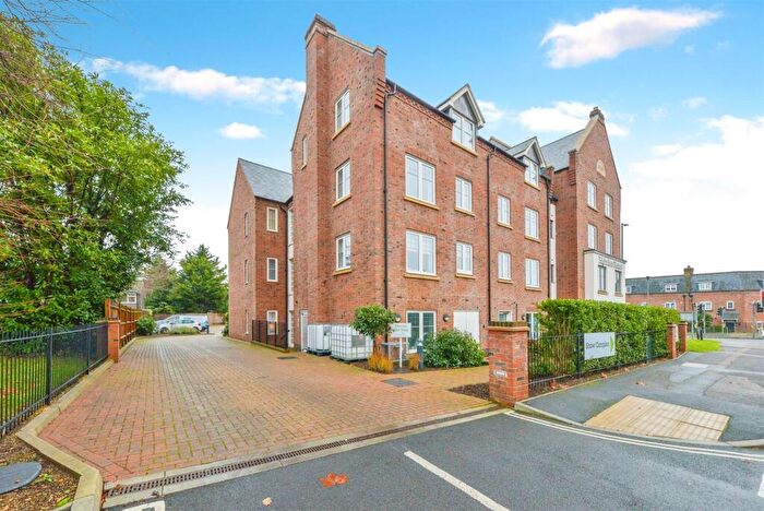 2 Bedroom Apartment For Sale In Great North Road, Hatfield, AL9