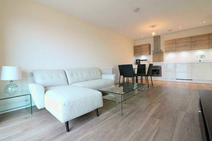 2 Bedroom Flat To Rent In Peninsula Quay, Pegasus Way, Gillingham, ME7