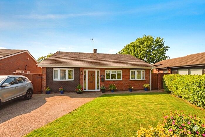 3 Bedroom Bungalow For Sale In Manor Farm Close, Weston Turville, Aylesbury, Buckinghamshire, HP22