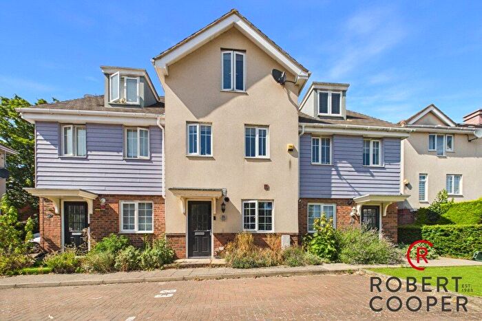 3 Bedroom Terraced House For Sale In Wren Lane, Eastcote, Middlesex, HA4