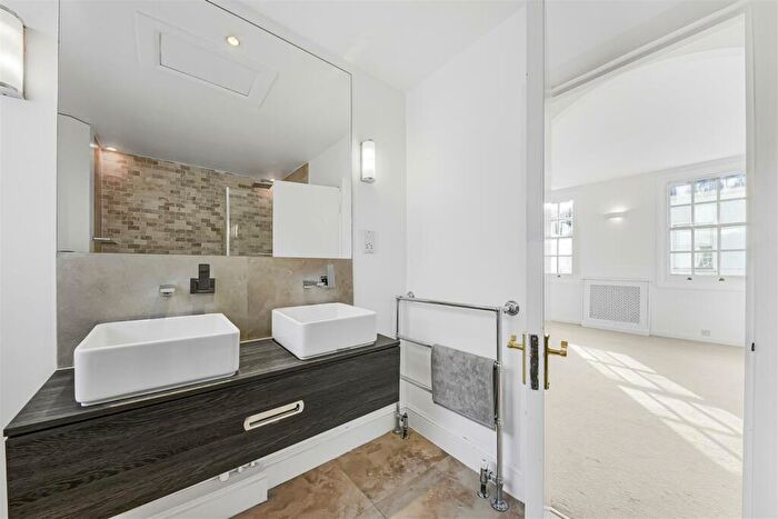 4 Bedroom House To Rent In Billing Road, Chelsea, SW10