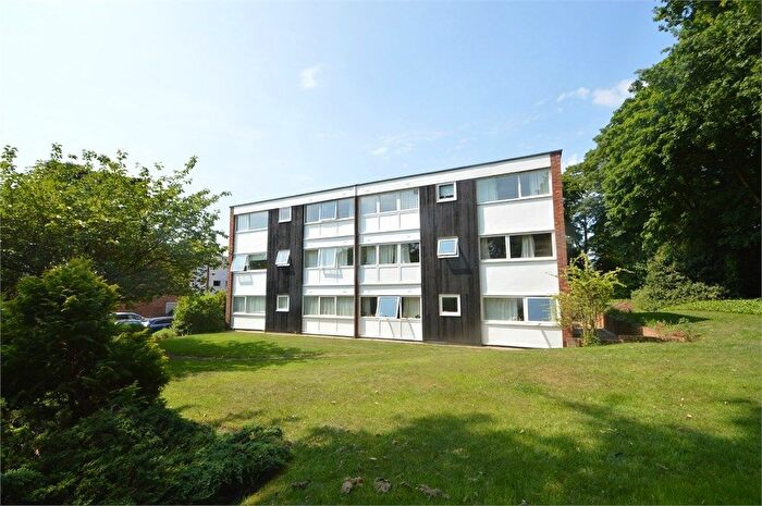 2 Bedroom Flat To Rent In High Point, Weybridge, KT13
