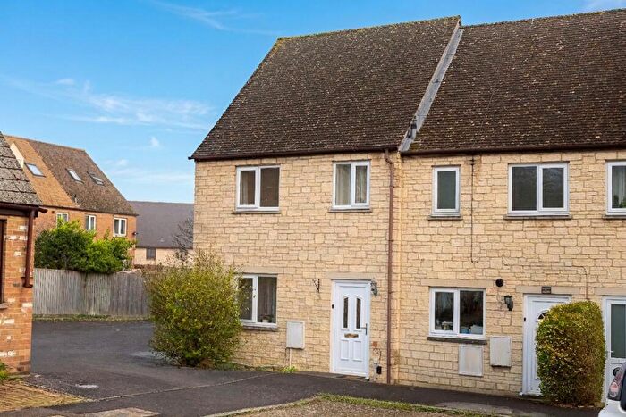 3 Bedroom End Of Terrace House For Sale In Aldsworth Court, Witney, OX28
