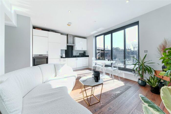 2 Bedroom Flat To Rent In Southgate Road, Canonbury, N1