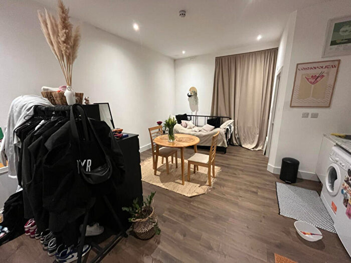 Studio To Rent In Evering Road, Upper Clapton, Hackney, E5 - Photo 2