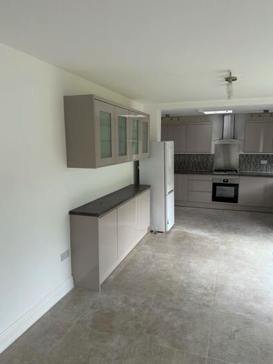 4 Bedroom End Of Terrace House To Rent In Knights Road, Farnham, GU9