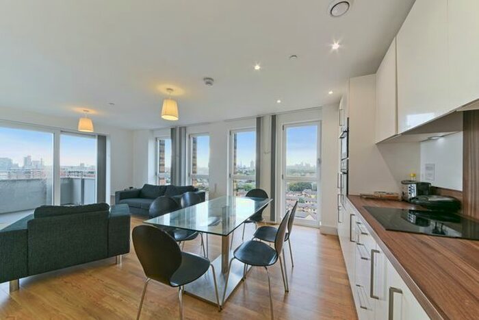 3 Bedroom Flat To Rent In Ivy Point, St Andrews, Bow, E3